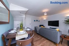 Ratby House - Spacious 3 Bed with Garden & Parking - Image 3