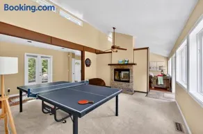 Mt Hood Home Game Room Sleeps 9 Dog-Friendly - Image 2