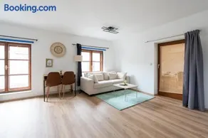 Spacious 80 m2 Apartment I 3 Rooms I Up to 8 Guests I Near Train Station - Image 1