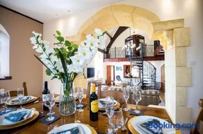 The Old School - A Luxurious Countryside & Coastal Retreat - Image 3