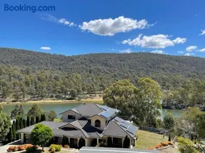 Blackstone Lakeside 4 Bedrooms 2 Bathrooms - Image 1