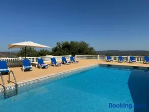 BnB Homes Luxurious Villa Stardust with Swimming pool & BBQ for Family Fun - Image 2
