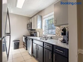 USF & Busch Gardens Townhome Stay - Image 3