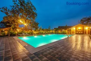 Sterling Orient Woods Pench - Image 1