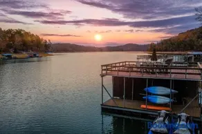 Relaxing Waterfront Stay Sleeps 16 Deck Hot Tub - Image 2