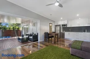 Pandanus Spa Cottage - Image 3