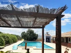 Spaziosa casa totalmente attrezzata con terrazza, barbecue e piscina | Vista sul giardino | Perfetta per il lavoro da remoto - Image 4