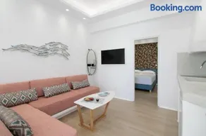 Hora Seaside Suites - Image 2
