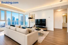 Monville Suites - Downtown Toronto - CN Tower & Rogers Centre - Image 2