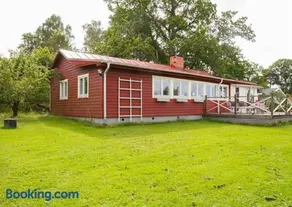 Sjötomt med privat brygga, roddbåt & solnedgång - Image 4