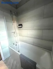 3-Bedroom Home in Belfast- near Crumlin Rd Gaol - Image 2