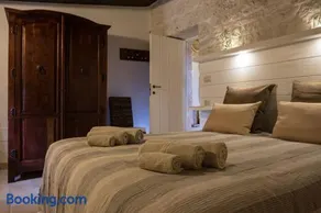 Spacious villa with pool in Bari 100 m² - Lush garden - Image 3