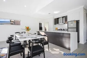 The Pond sweet 4 br home by Coles with garage&WiFi - Image 3