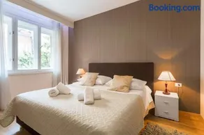 Golden Split Rooms - Image 4