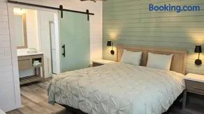 TH24 Midnight Moon Tiny Home - 15 min to Sedona - Image 2