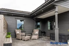 Family home with three bedrooms In Ålesund - Image 4