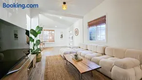 Doris House - Image 1