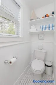 Seabrook 2-Bdrm with Hot Tub, AC, Pet Friendly - Image 1