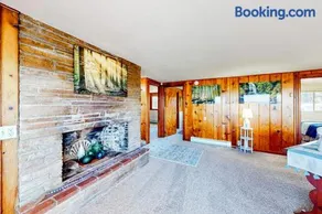 Coastal Vista Retreat - Image 4