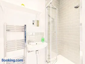 The Kettering Residence , Private Ensuite Rooms , Wicksteed Park , KGH , Silverstone - Image 2