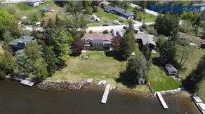 Cozy Lakeside Cottage - Image 2