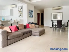 Swieqi Family 3BR Spacious and Bright Apartment I Cot & HighChair - Image 3