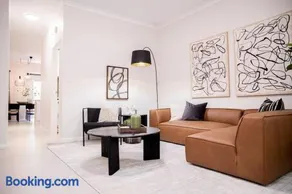 Stunning Northbridge Townhouse W Off St Parking - Image 2