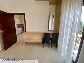 Villa Dolphin Apartments - Image 2