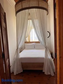 3 bedroom Ottoman Heritage Flat with Sea Views in Molyvos Lesvos - Image 3