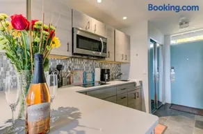 ♚ Gorgeous Sunset Views ♚ @ The Shores Lake View ☀ Condo - Image 1
