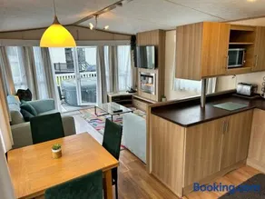 Holiday Home with Private Hot Tub - Image 4