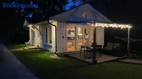 Modernt gästhus med två sovrum och bäddsoffa - Image 1