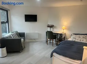 Wisteria en-suite guest room - Image 3