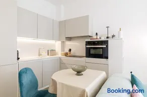 Bright 1 Bedroom Sea View and Terrace - Image 2