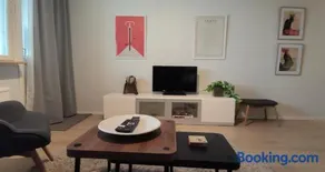 Midtown Jeppis - Image 3