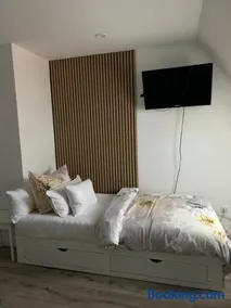 Zimmer mit Küche und Bad - Image 2