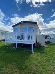 Seton Sands Haven Holiday Park - Platinum Caravan - Image 2