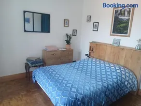 Chambre avec accès indépendant - WC et salle de bain privés, parking gratuit - vue montagne - Image 2