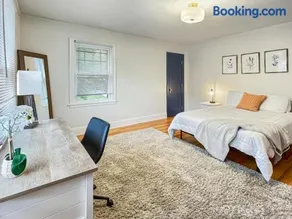 Cozy 3BR Duplex Side B Near Drake University - Image 1