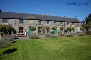 The Stable Yard House at Burtown House & Gardens - Image 4
