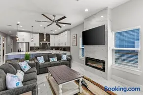 Stunning 4BR Home Near the Bay! - Image 5