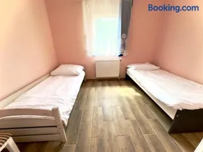 Apartament 4 osobowy obok Szpitala Brzeziny 2 pokoje Prywatna łazienka i kuchnia 32m2 - Image 1