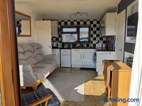 g11 chalet - Image 1