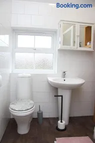 Miner's Retreat Comfy 2-Bed Home, Swadlincote - Image 4