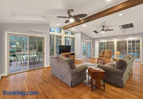 Lakefront Haven - Sunroom, Deck, Near Hospital - Image 2