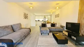Premium CITY APARTMENT near Harry Potter Studio and Luton Airport - Image 2