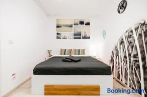 Premium Skyline Studio with free parking & panoramic view - Image 1