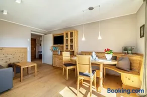 Acogedor apartamento vacacional totalmente equipado con barbacoa, terraza y jardín | Vistas al jardín | Adaptado para el teletrabajo - Image 2