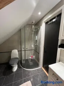 Central Two Room Apartment! - Image 4