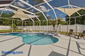 Oasis Heated Pool Spa Fenced Yard Bicycles - Image 1